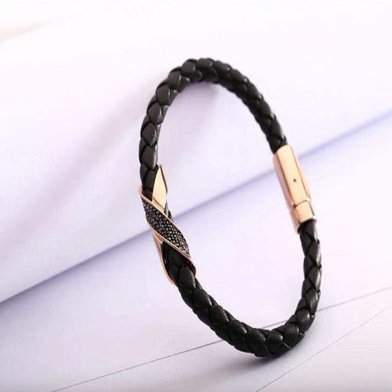 ✨พร้อมส่ง✨Swarovski สร้อยข้อมือเชือกหนังถัก สีดํา หรูหรา ของขวัญวันเกิด สําหรับคู่รัก