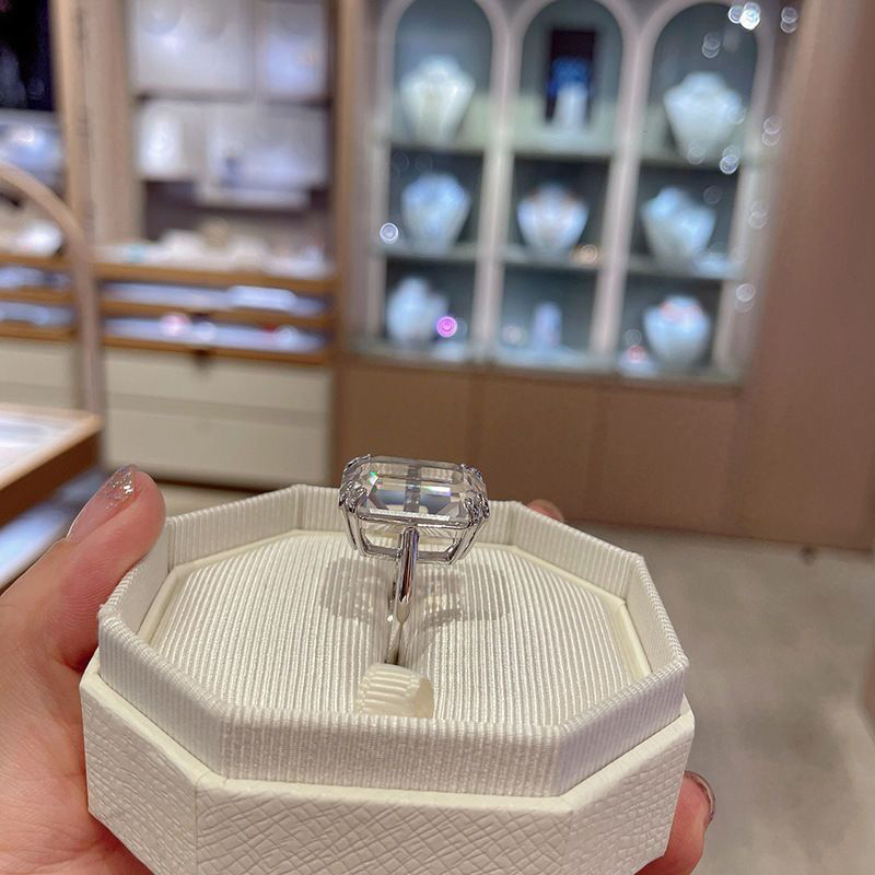 ✨พร้อมส่ง✨Swarovski แหวนเพชร ขนาดใหญ่ หรูหรา ดึงดูดความรัก ของขวัญวันหยุด สําหรับผู้หญิง