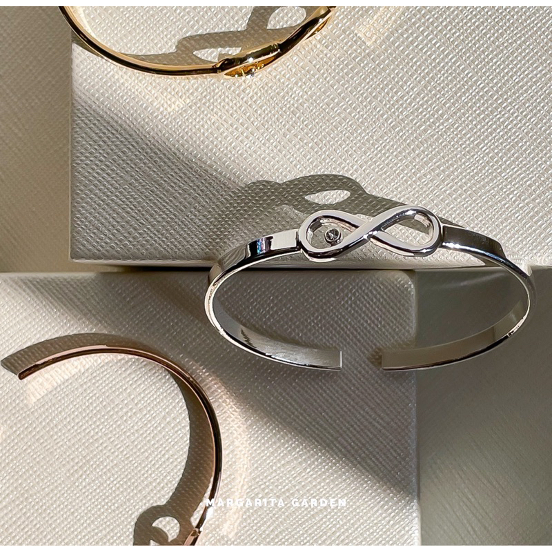 「ผ่านการเสกมงคล」 Margarita Premium Infinity with Tiny Crystal C-Shape Bangle