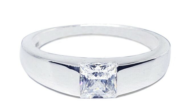 Memorine Jewelry แหวนเงินแท้ 925 ฝังเพชรสวิส (CZ) : ONLR185