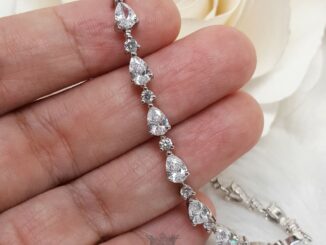 สร้อยข้อมือเพชร BR019 คริสตัล ทรงหยดน้ำ ขนาดเล็ก พอดี ใส่ได้หลายโอกาส เหมาะออกงาน ดินเนอร์ ปาตี้ งานแต่ง ValueJewelry