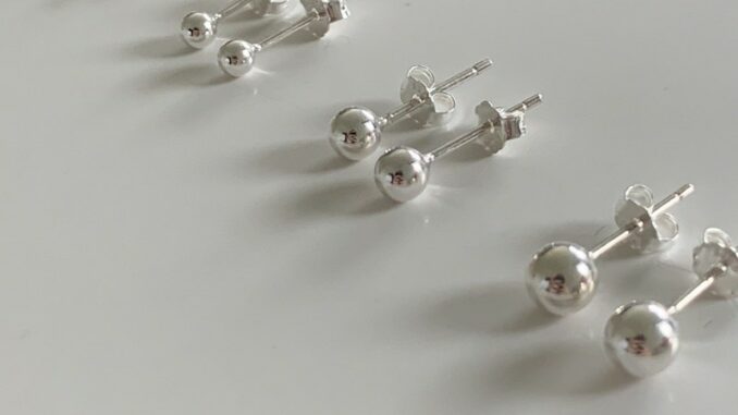 A.piece  ต่างหูเงินแท้ [all silver 925] Dot earrings (275)