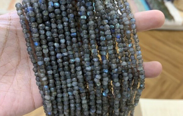 ลาบาโดไลท์ Labradorite หินพ่อมด ทรงอิสระ 4 มิล เส้นยาว