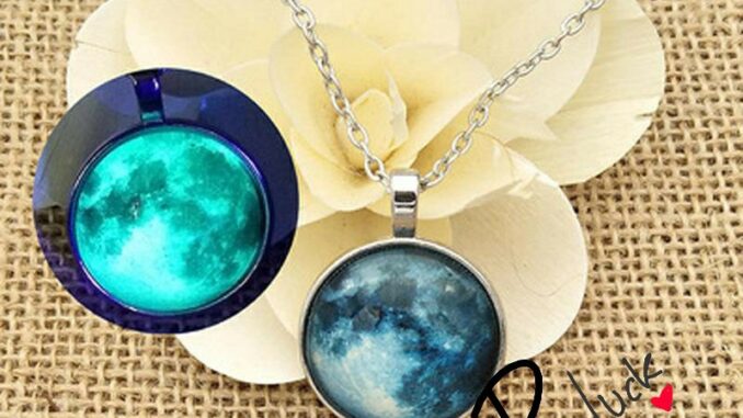 พร้อมส่ง สร้อยคอจี้เรืองแสงลายตามภาพ พร้อมส่ง สร้อยคอจี้เรืองแสงลายตามภาพ