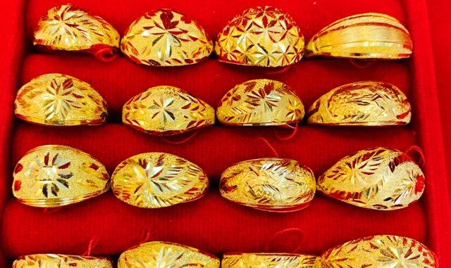 แหวนทองครึ่งสลึงYonghenggold คละแบบ มีใบรับประกัน ทักแชทเลือกลายได้ค่ะ