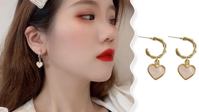 A HELLO GIRL ต่างหูสตั๊ด เรซิ่น รูปหัวใจ สีชมพูหวาน สไตล์มินิมอล แฟชั่นสําหรับผู้หญิง