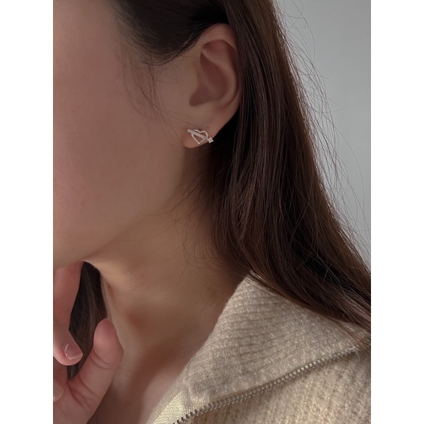 A.piece ต่างหูเงินแท้ [all silver 925] Arrow Heart stud earrings