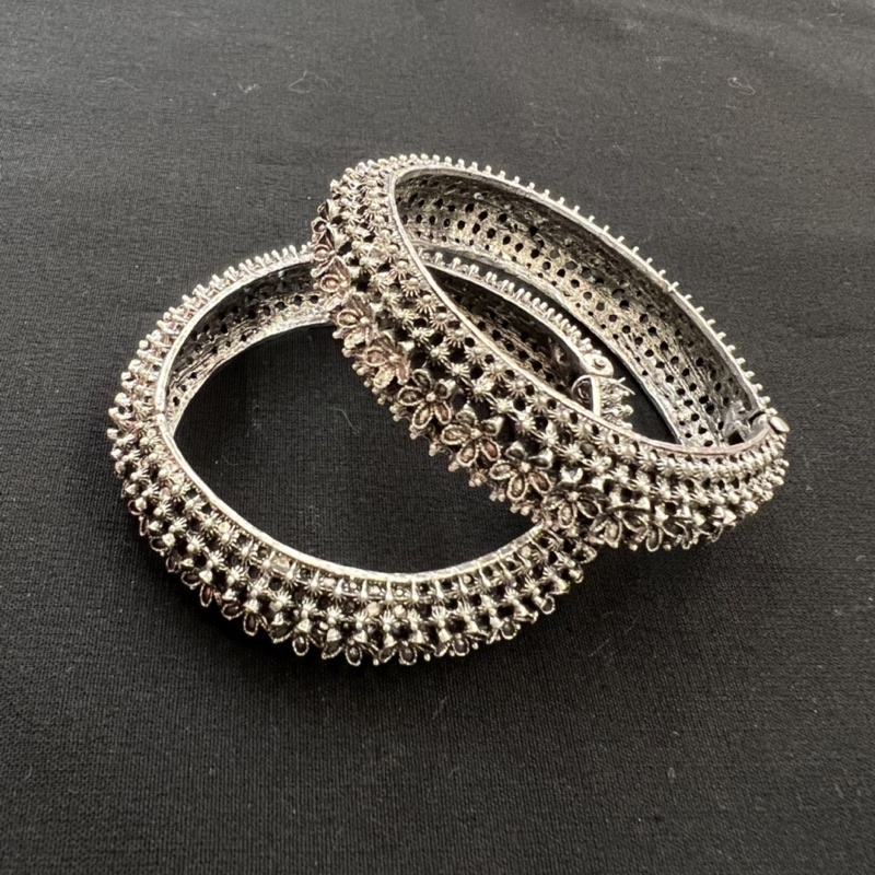 Accessories กำไลข้อมือ ประดับชุดไทย เครื่องประดับตกแต่งร่างกาย คุณภาพดี อันละ59 สีรมดํา