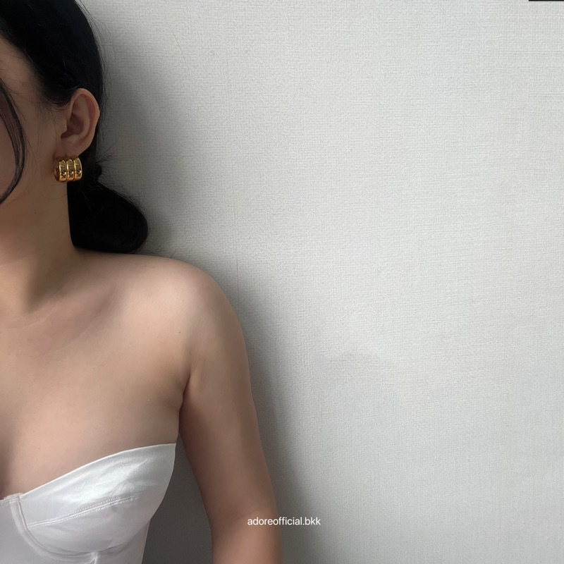 Adore- Claw hoop gold earring