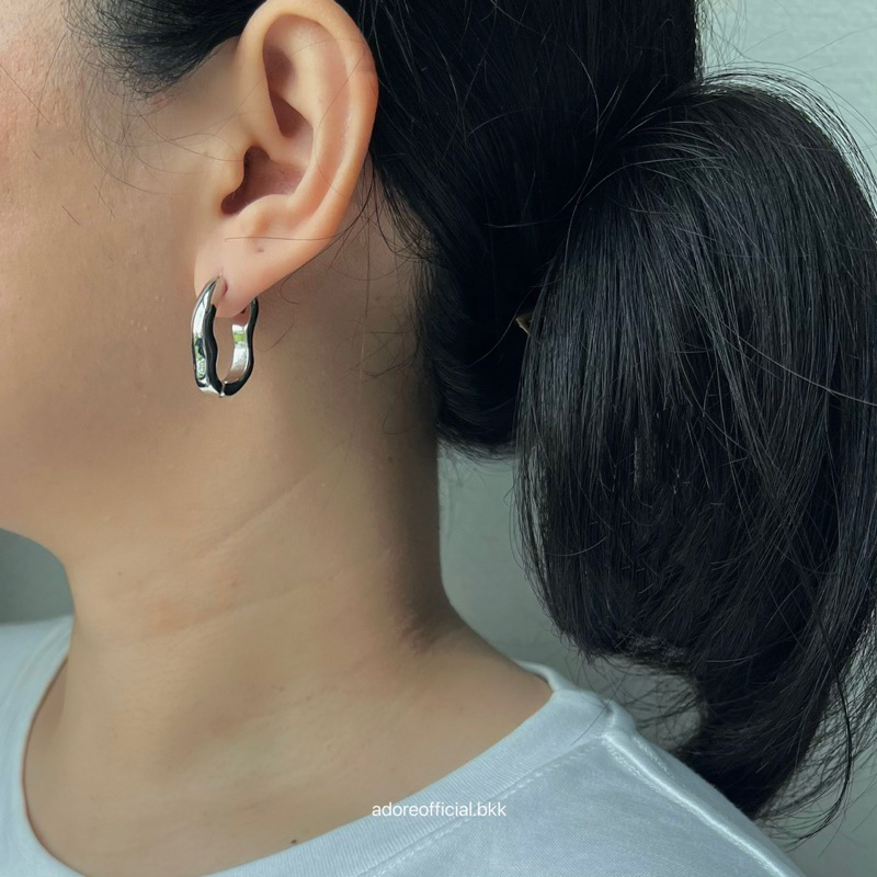 Adore- Minimal earring