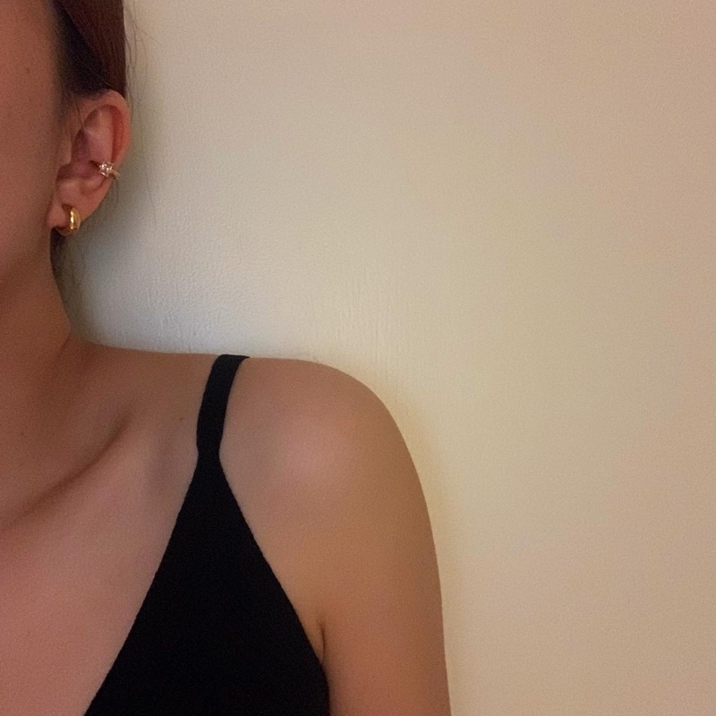 HER OBJECTIVE_HER TINY CLASSIC BOLD EARRINGS