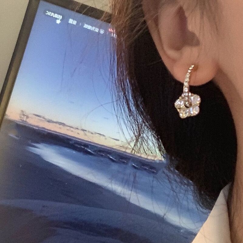 Kroean ต่างหูเข็มเงิน 925 ประดับคริสตัล พลอยเทียม รูปดอกไม้ เครื่องประดับสตรี ของขวัญ