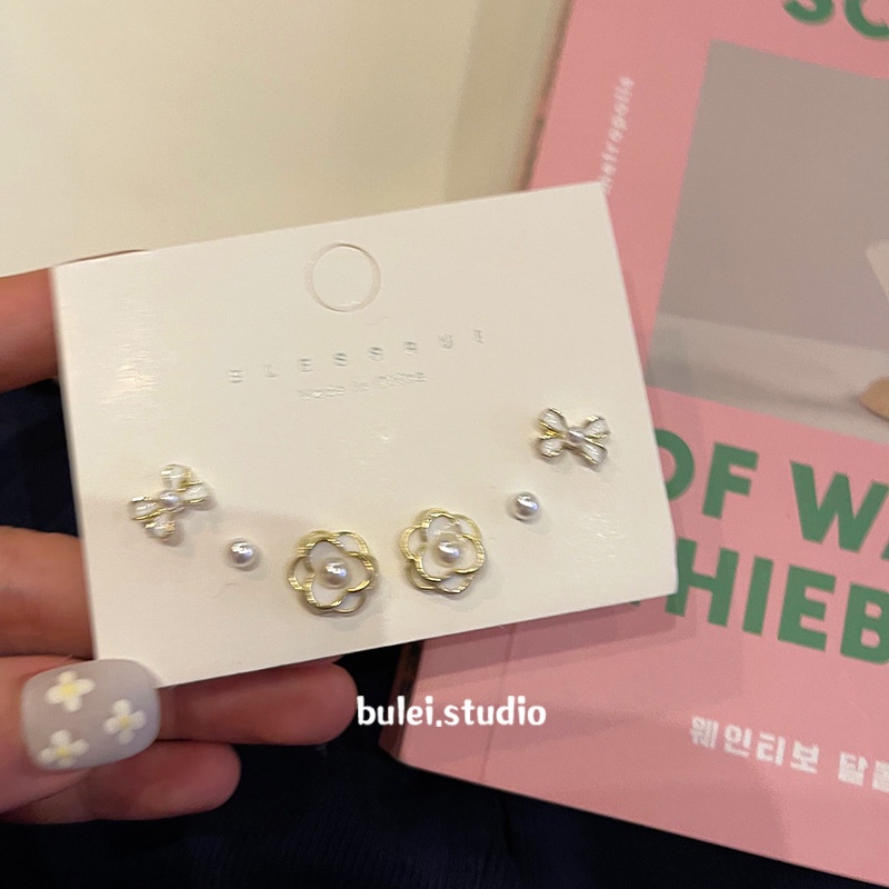 Love Camellia ชุดต่างหูสตั๊ด ประดับมุก โบว์ หมี อสมมาตร หลากสี เครื่องประดับแฟชั่น สําหรับผู้หญิง