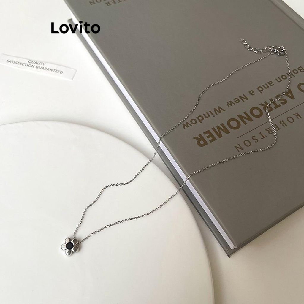 Lovito สร้อยคอผู้หญิง สายโซ่ บล็อกสี จี้รูปดอกไม้ สไตล์ลำลอง LFA08351 (สีเงิน)