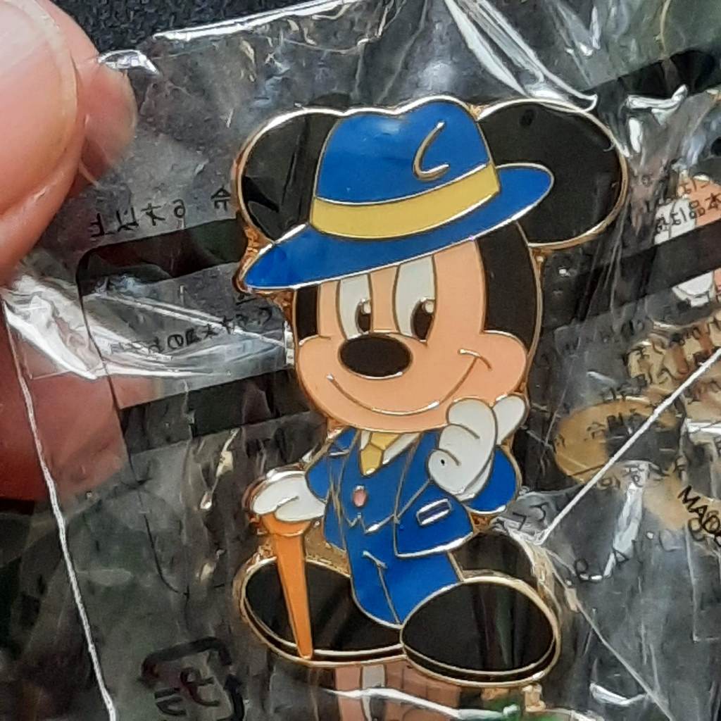 Mickey & Minnie Disney Pin Collecting  เข็มกลัด ดีสนีย์ มิกกี้ แอนด์ มินนี่ ของที่ละลึกจาก Tokyo Disneyland