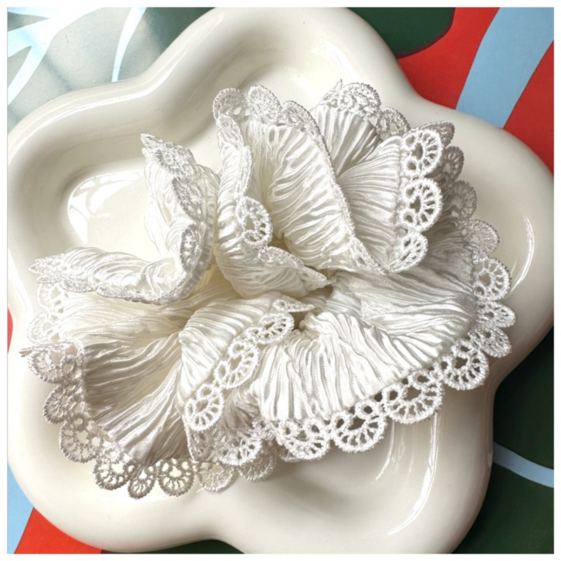 New arrival   ยางรัดผม A one สีขาว ผ้าพลีทอัดจีบ ลูกคุณมาก