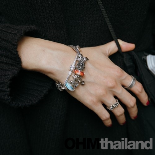 OHM Beads กำไลข้อมือ รุ่น C Bangle - สี Champagne - Silver 925 Charm เครื่องประดับ บีด เงิน เแก้ว จี้