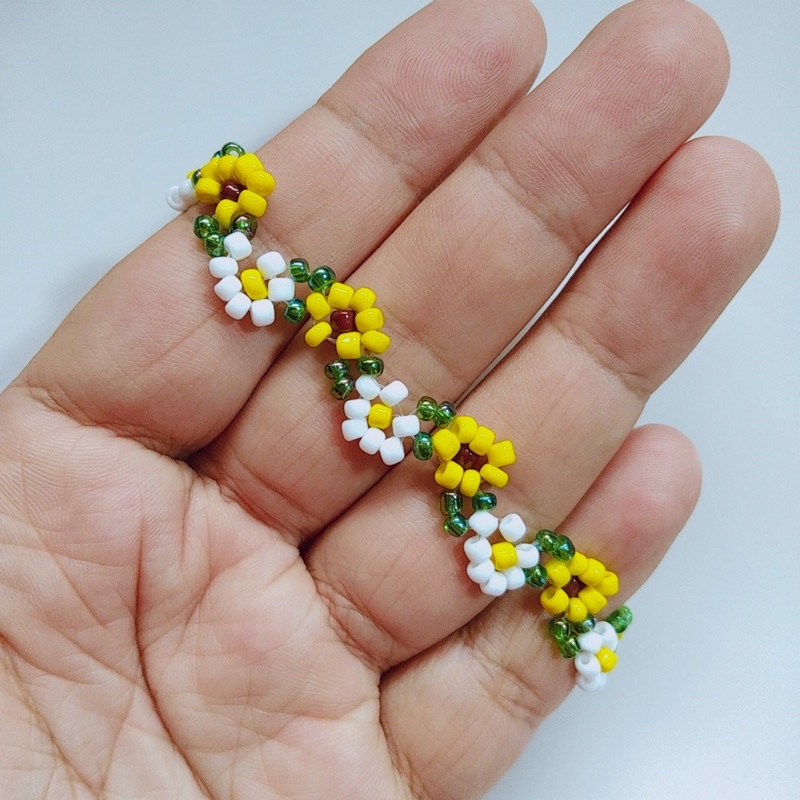Pantheadesign สร้อยข้อมือลูกปัด Zigzag Floral