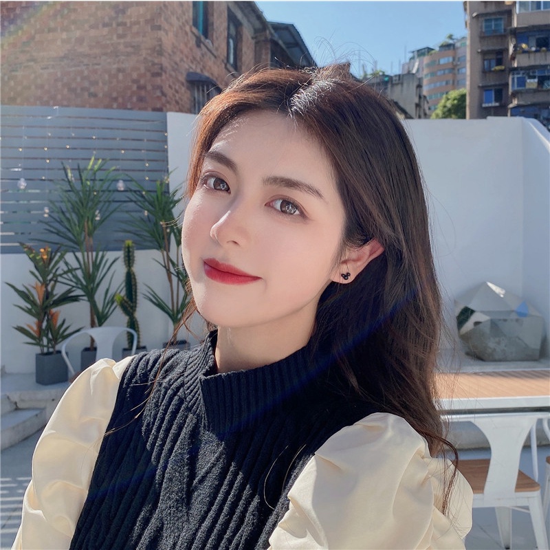 Roselife ต่างหูลูกปัดมิกกี้น่ารักสีดําสําหรับผู้หญิง 1 คู่