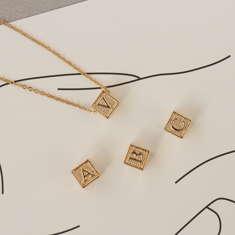 seadada สร้อยตัวอักษร A-Z สร้อยพร้อมจี้ 14k squares letter necklace