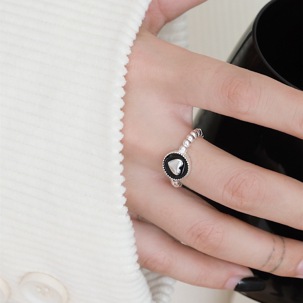(กรอกโค้ด YAQ6E ลด 60.-) earika.earrings - midnight heart coin ring แหวนเหรียญจี้หัวใจเงินแท้ ฟรีไซส์ปรับขนาดได้