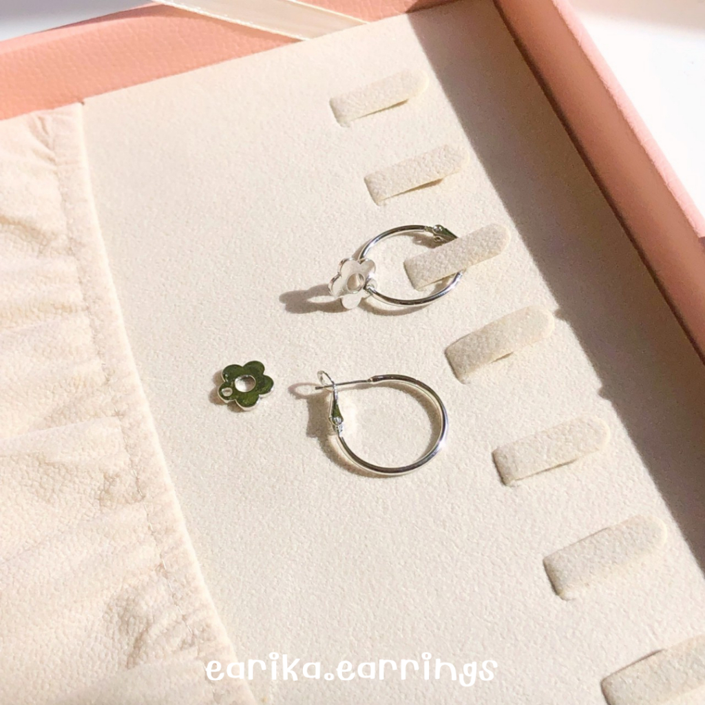 (กรอกโค้ด YAQ6E ลด 60.-) earika.earrings - silvery daisy collection รวมเครื่องประดับเงินแท้ลายเดซี่ผิวแพ้ง่ายใส่ได้