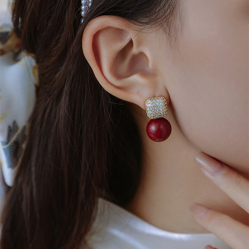ต่างหูเพทาย ทรงสี่เหลี่ยม ประดับไข่มุก สีแชมเปญ 2024