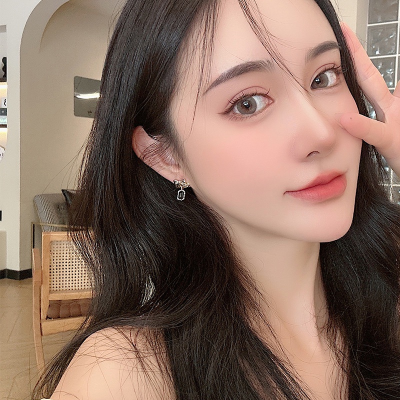 ต่างหูแบบหนีบ ประดับโบว์ เพทาย ไม่ต้องเจาะ Cek1473