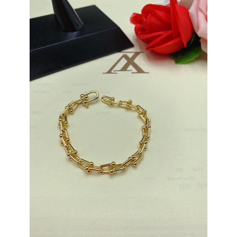 พร้อมส่ง ข้อมือโซ่ งานพีเมี่ยม สร้อยข้อมมือแฟชั่น กำไลข้อมือลายโซ่ สแตนเลสไทเทเนี่ยม
