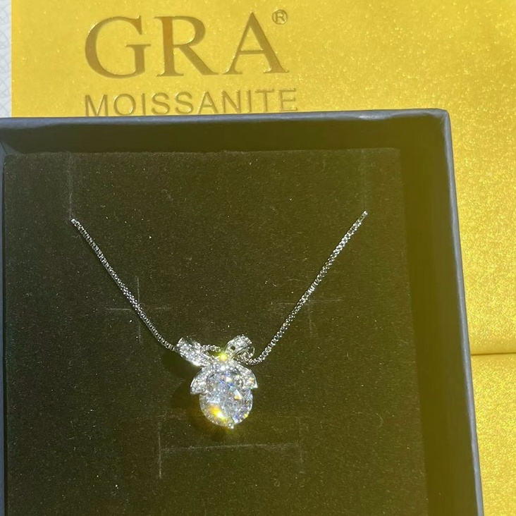 [พร้อมใบรับรอง Gra ] สร้อยคอเงิน S925 จี้โบว์ ประดับเพชรโมอิส สีขาว หรูหรา
