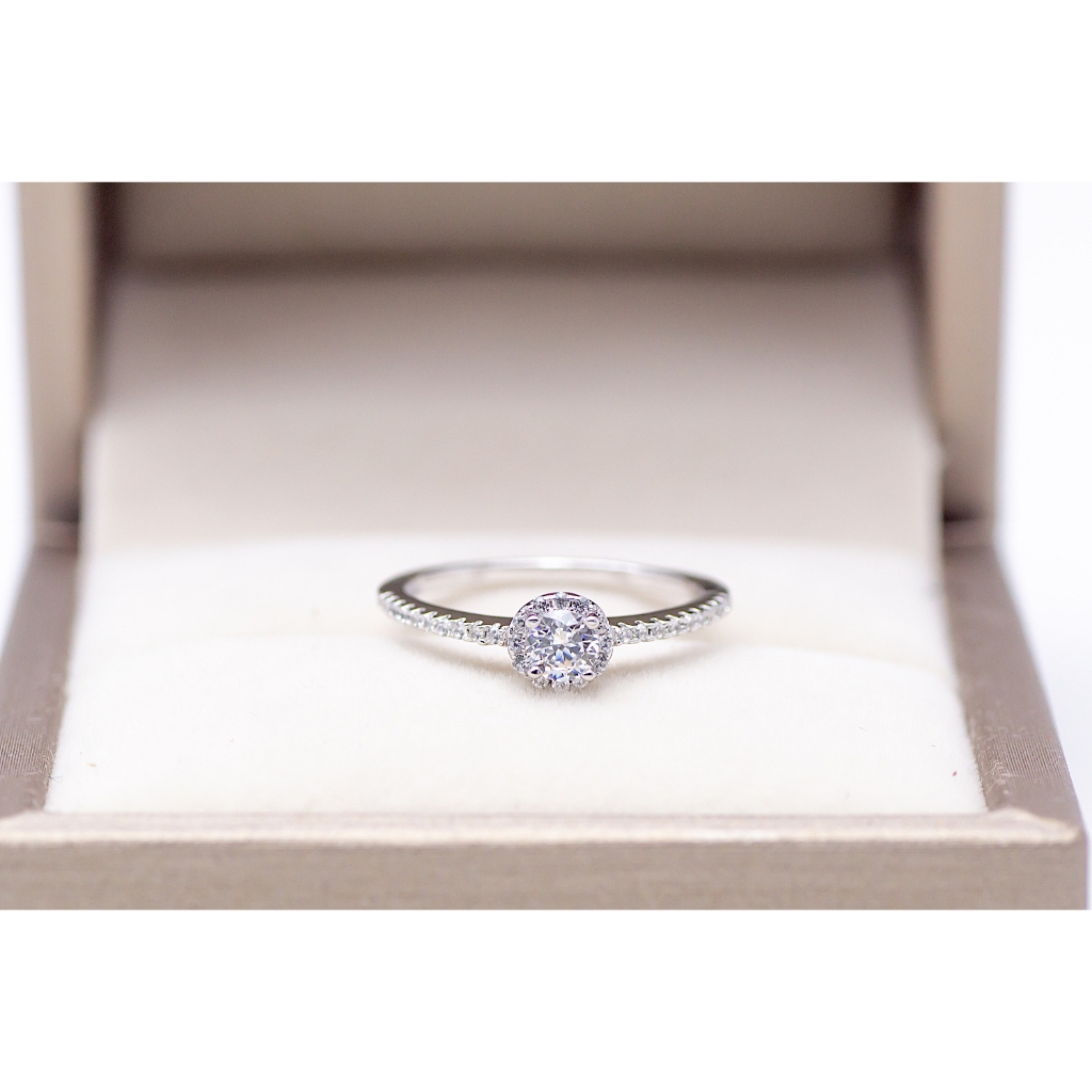 [ลดเพิ่ม 30% โค้ด BEAUMOIS]  แหวนเพชรโมอีส เงินแท้ 92.5% Moissanite Diamond D-IF 23 ตัง เคลือบทองคำขาว รุ่น RS2082-IS