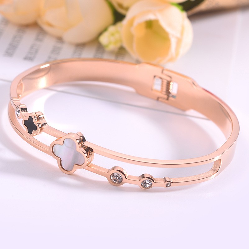 สร้อยข้อมือ เหล็กไทเทเนียม 18K สีโรสโกลด์ แฟชั่นสําหรับผู้หญิง