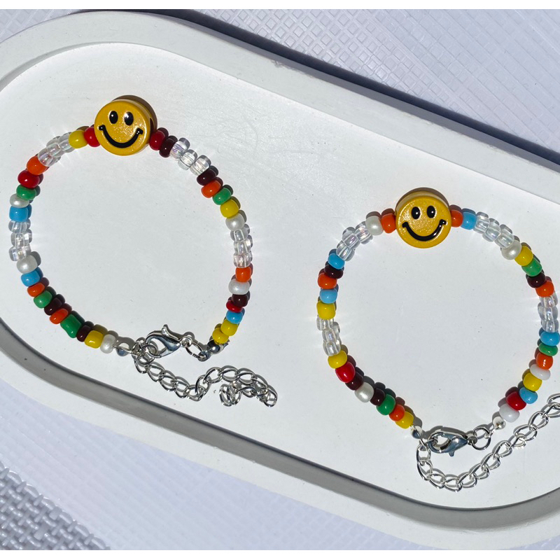 สร้อยข้อมือลูกปัด น้องยิ้ม smile  น่ารักสดใส