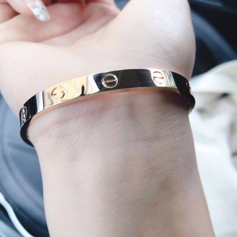 สร้อยข้อมือแบบไม่มีเพชร