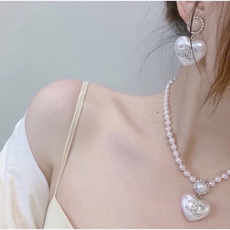 สร้อยคอ ต่างหู ᴄʜᴀɴᴇʟ ไข่มุกงานแพง คุณภาพดีเกินราคาค่ะ(สินค้าพร้อมส่ง)
