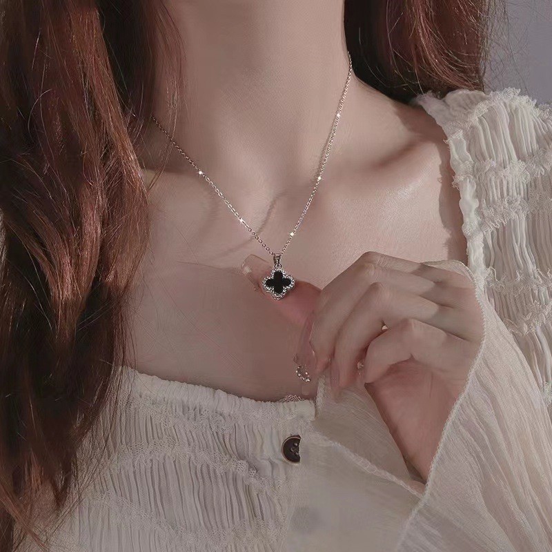 สร้อยคอ ต่างหูแฟชั่น รูปใบโคลเวอร์สี่แฉก สองด้าน หรูหรา สําหรับผู้หญิง