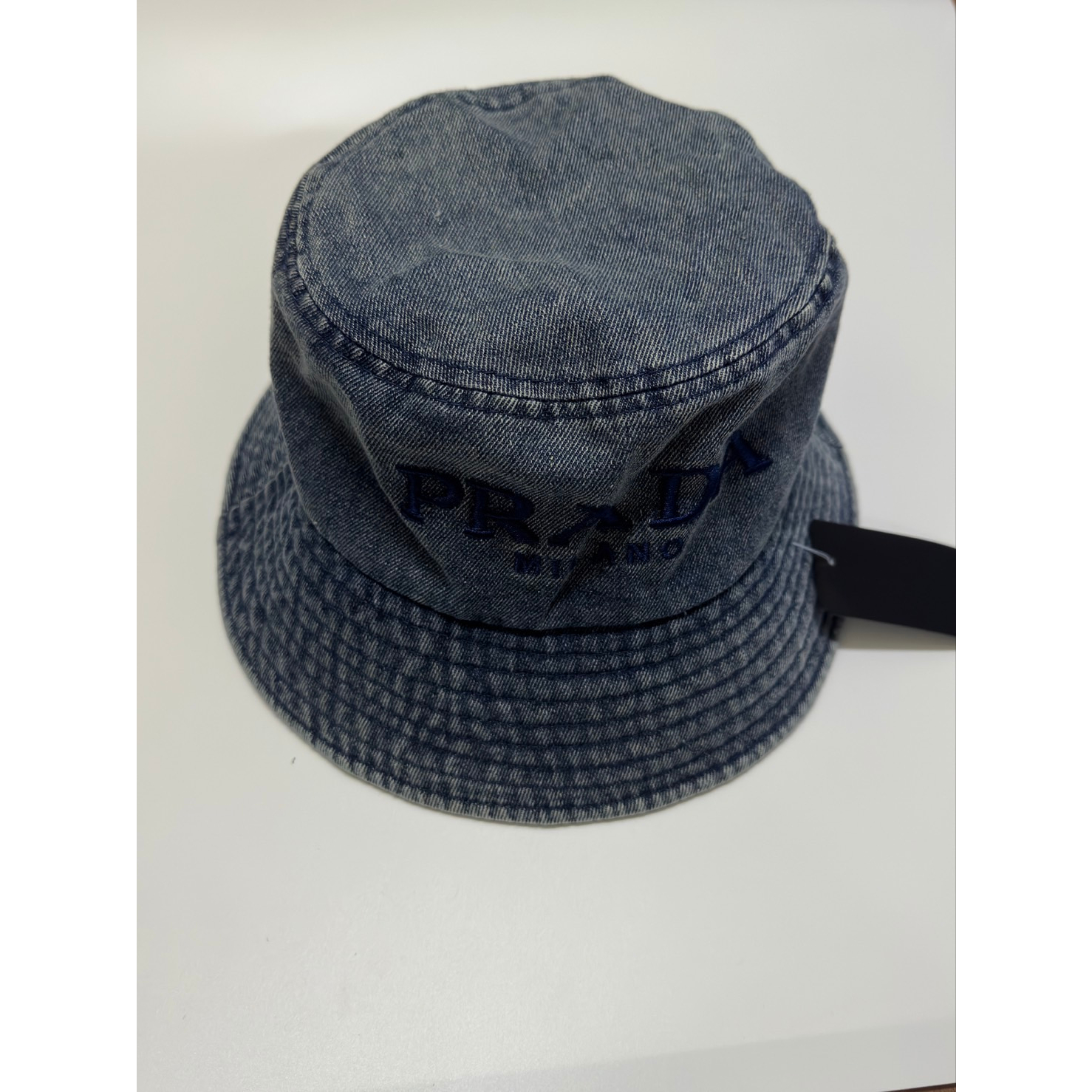 *สินค้าพร้อมส่ง New หมวกBucket ปร้าดาผ้ายีนส์PRD