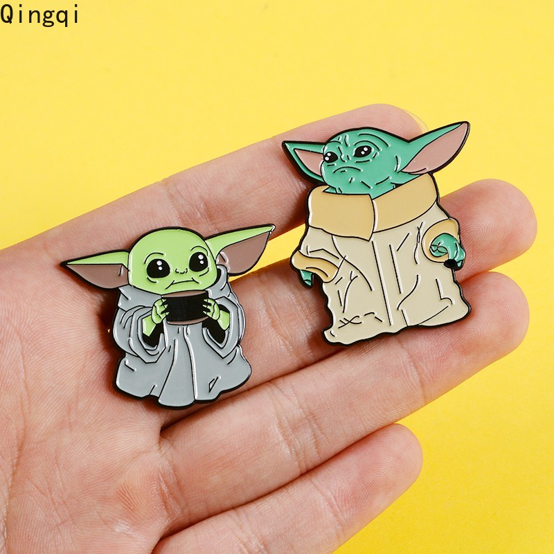 เข็มกลัด รูปภาพยนตร์คลาสสิก Yoda น่ารัก เหมาะกับของขวัญ สําหรับเพื่อน