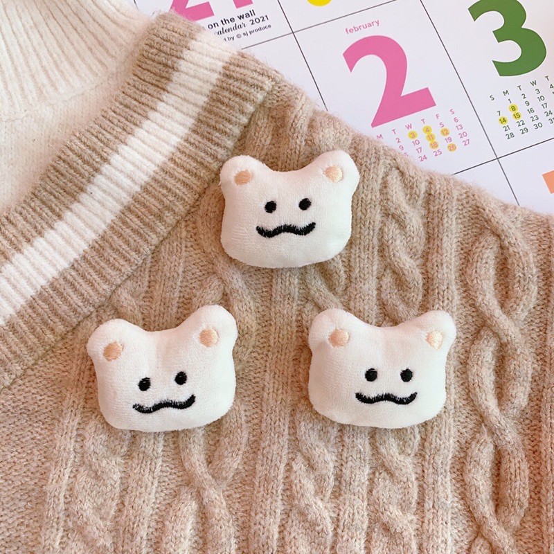 เข็มกลัดน้องหมีน่ารักๆ ขนาด 5 ซม. พร้อมส่งนะคะ