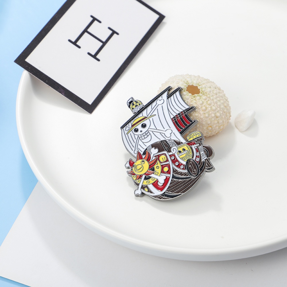 เครื่องประดับ เข็มกลัด ลายการ์ตูนอนิเมะ One Piece Luffy Lapel Pins Thousand Sunny Ship สําหรับเพื่อน