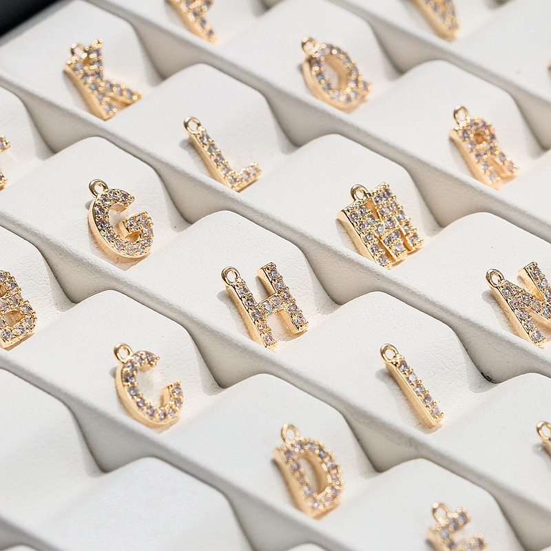 เครื่องประดับแฟชั่น สร้อยคอชุบทอง จี้ตัวอักษร Cubic Zirconia