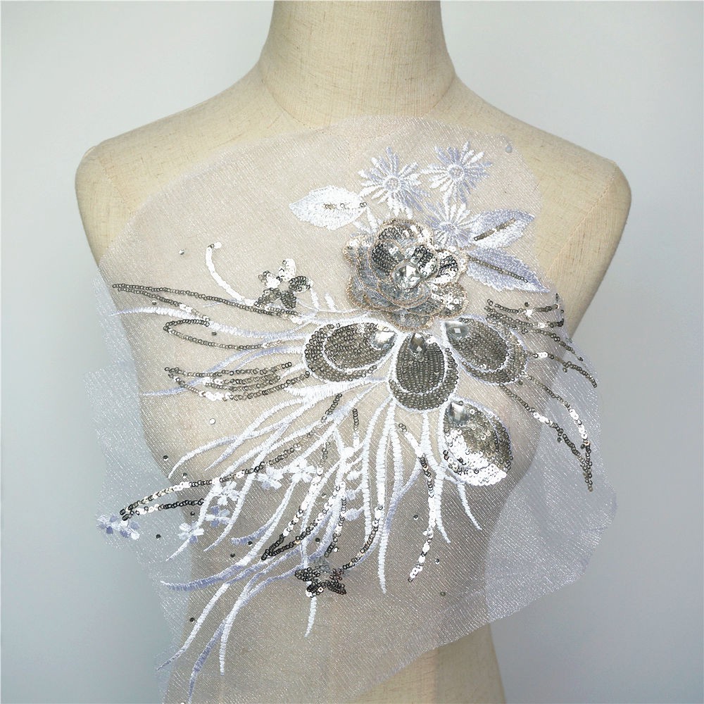 เย็บปักถักร้อยเลื่อมขนนกยูง Applique Rhinestone ดอกไม้ปกแพทช์ชุดแต่งงานงานฝีมือ DIY
