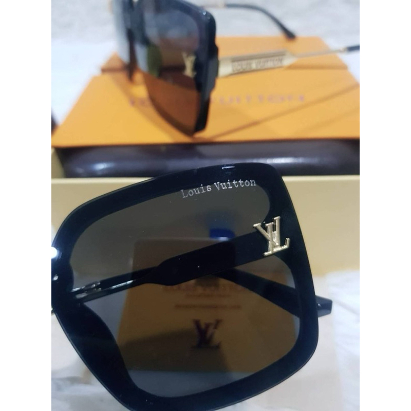 แว่น LV ทรงเหลี่ยม!! รุ่นนี้ปั้ม เลเซอร์ LV ทุกจุดดด  ตัวแว่นวัสดุพลาสติก PU