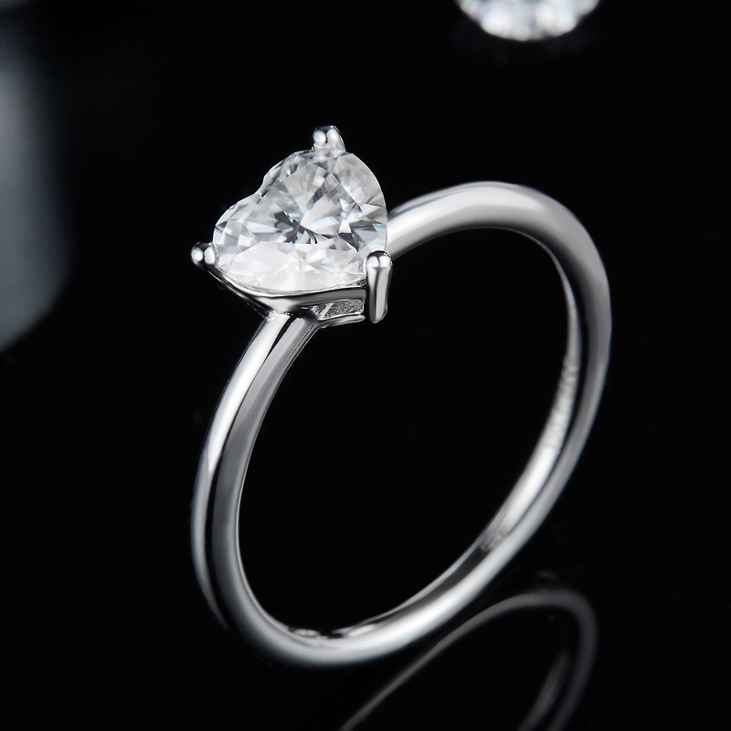 แหวนเงินแท้ 925 รูปหัวใจ 0.5ct 1ct สามง่าม สีขาว สําหรับหมั้น งานแต่งงาน งานเลี้ยง