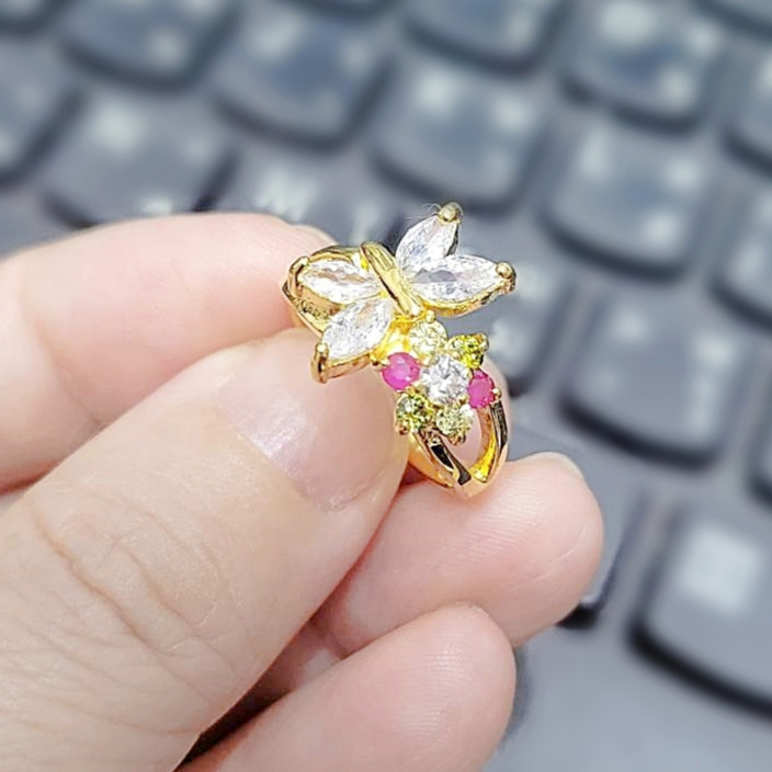 แหวนเพชรพลอย ทับทิม รูบี้ เขียวส่อง เพชรมาคีใส ผีเสื้อตอมดอกไม้ ชุบทอง