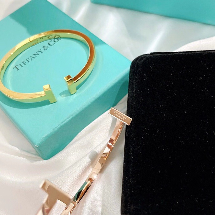 【 แบรนด์แฟชั่น 】ใหม่ T&CO. 2023 สร้อยข้อมือ แบบเปิดคู่ คุณภาพสูง