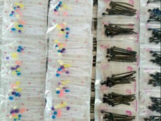 ต่างหูก้านพลาสติกแบบหัวหมุดราคาส่ง แผงละ 50 บาท