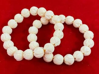 กำไลเรซิ่นเม็ดแกะดอกบัว ทำลายเหมือนงาช้าง ขนาด12มิล
