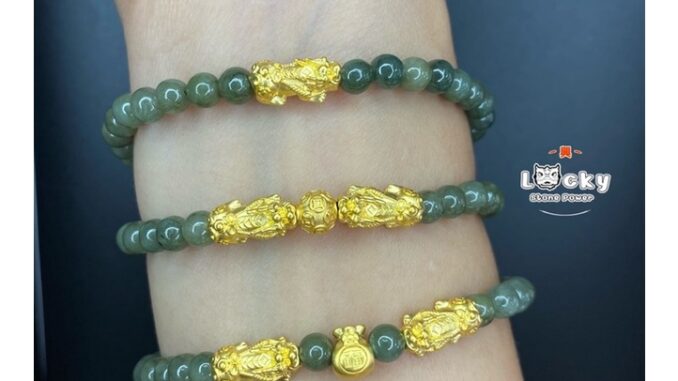 ข้อมือหยกพม่าแท้ สีเข้ม ขนาด 4-5 มิล แต่งปี่เซียะทองแท้
