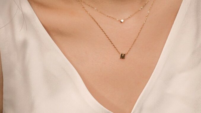 whisper.ring- I'm Yours Necklace (A-Z) สร้อยคอตัวอักษรสองชั้น ชุบทองคำขาว สีไม่ลอกไม่ดำ